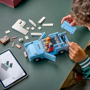 Конструктор LEGO Harry Potter 76470 Заколдованный летающий Ford Anglia
