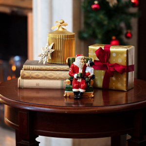 Музыкальная шкатулка Villeroy & Boch Christmas Toys Санта на кресле 14-8327-6636