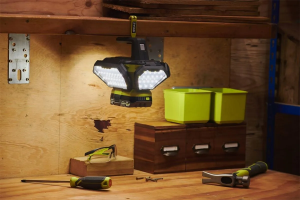 Аккумуляторный светодиодный прожектор RYOBI R18L3600