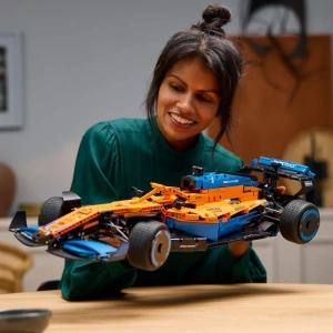 Конструктор LEGO Technic 42141 Гоночный автомобиль McLaren Formula 1