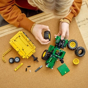 Конструктор LEGO Technic 42136 Трактор John Deere 9620R 4WD