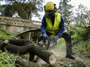 Профессиональная цепная пила Karcher CS 400/36 Bp 1.042-504.0