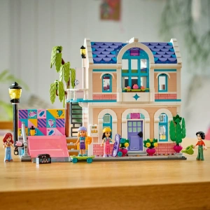 Конструктор LEGO Friends 42687 Семейный дом Лианн