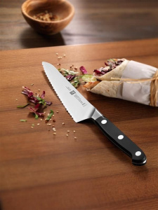 Нож поварской волнистый Zwilling Pro 14 см 38425-141-0