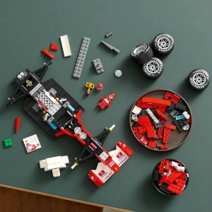 Конструктор LEGO Icons 11375 Ferrari F2004 и Михаэль Шумахер