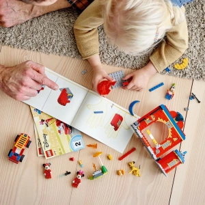 Конструктор LEGO Disney Пожарная станция и пожарная машина Микки Мауса 10776